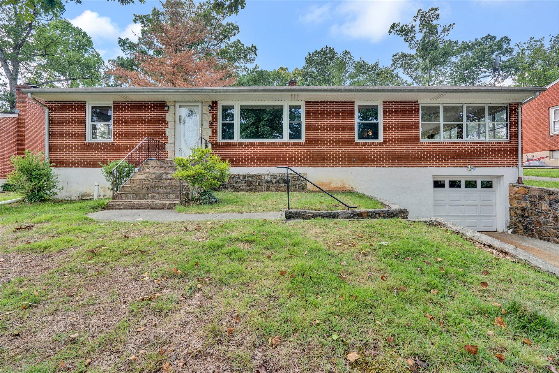 1056 Glenn Ridge Road Northwest Roanoke, VA 24017 - Photo 1 of 34 front