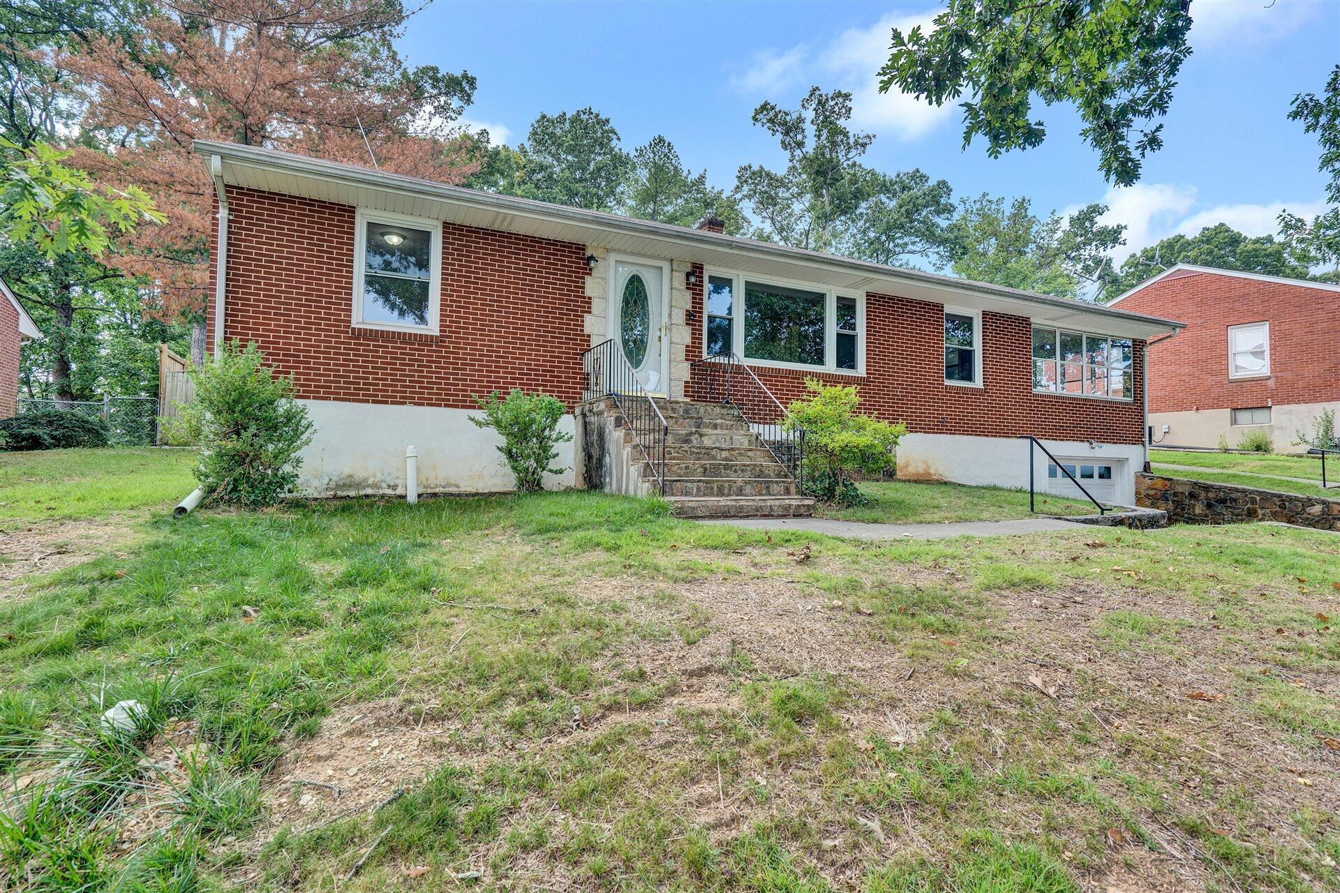 1056 Glenn Ridge Road Northwest Roanoke, VA 24017 - Photo 2 of 34 02-DSC5741