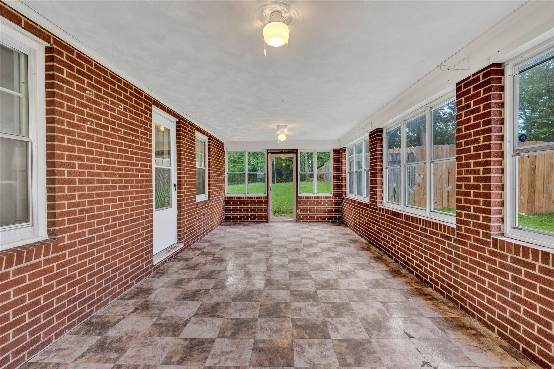 1056 Glenn Ridge Road Northwest Roanoke, VA 24017 - Photo 11 of 34 09-DSC5768