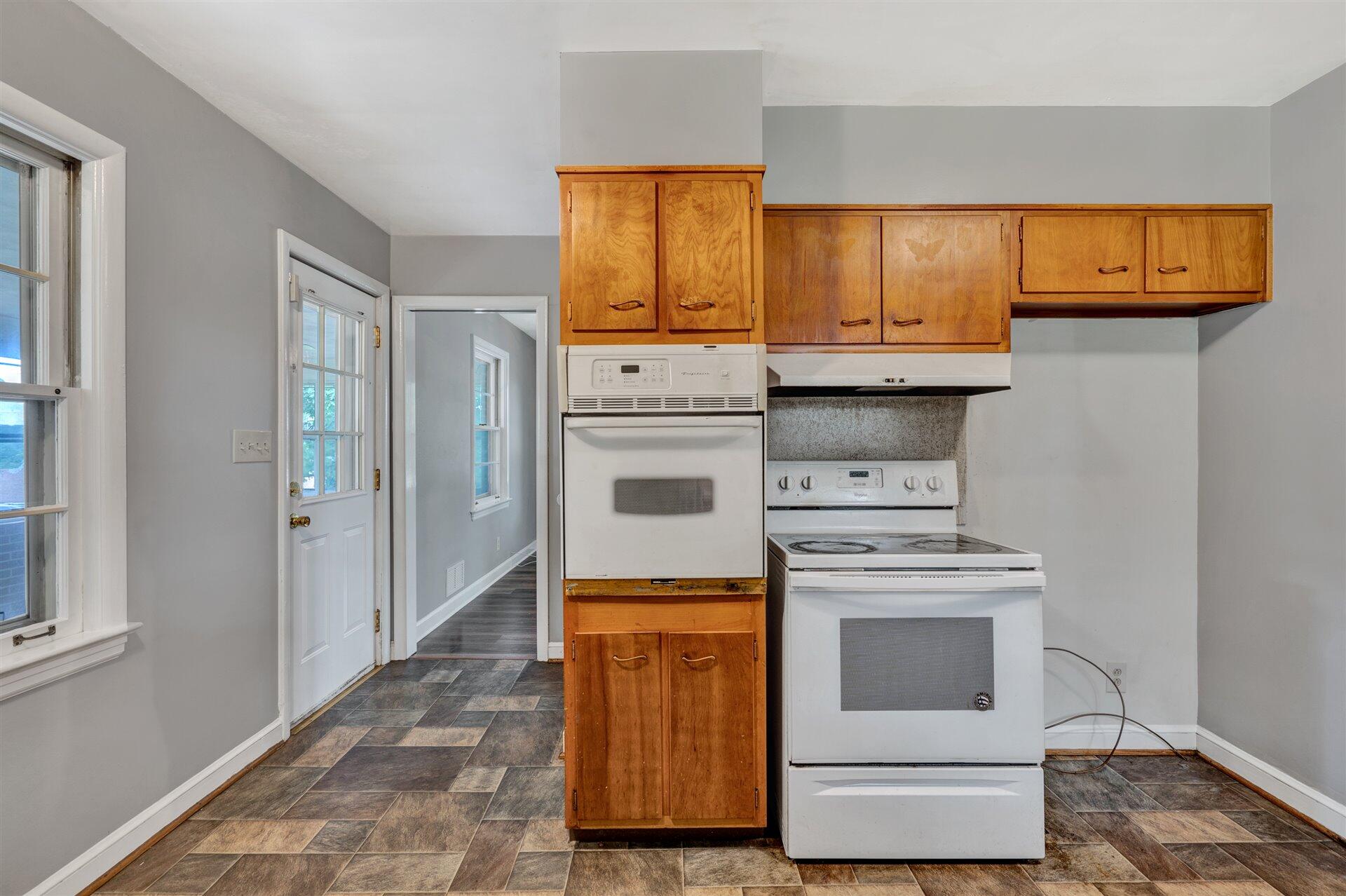 1056 Glenn Ridge Road Northwest Roanoke, VA 24017 - Photo 13 of 34 11-DSC5780