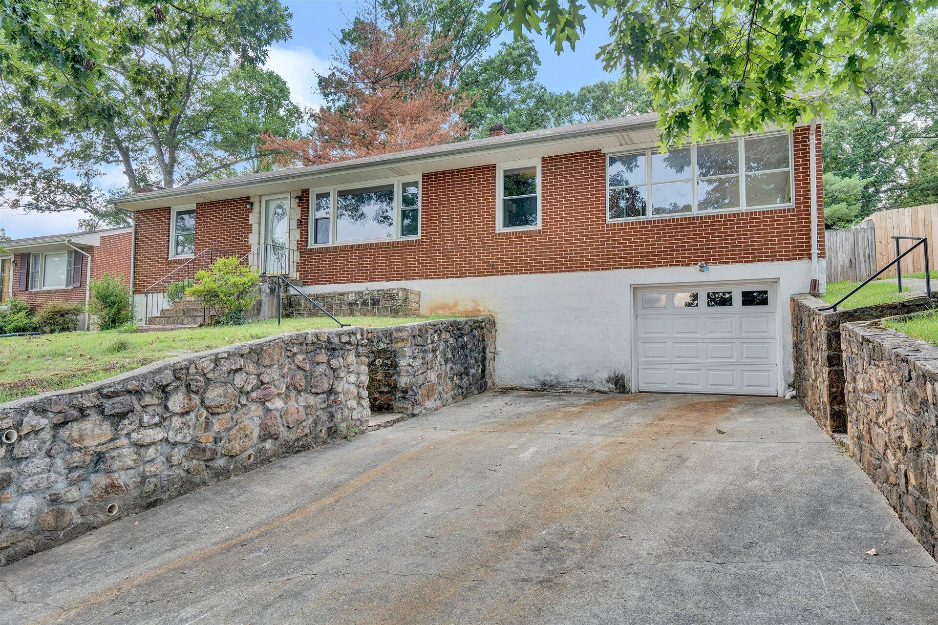 1056 Glenn Ridge Road Northwest Roanoke, VA 24017 - Photo 3 of 34 03-DSC5747