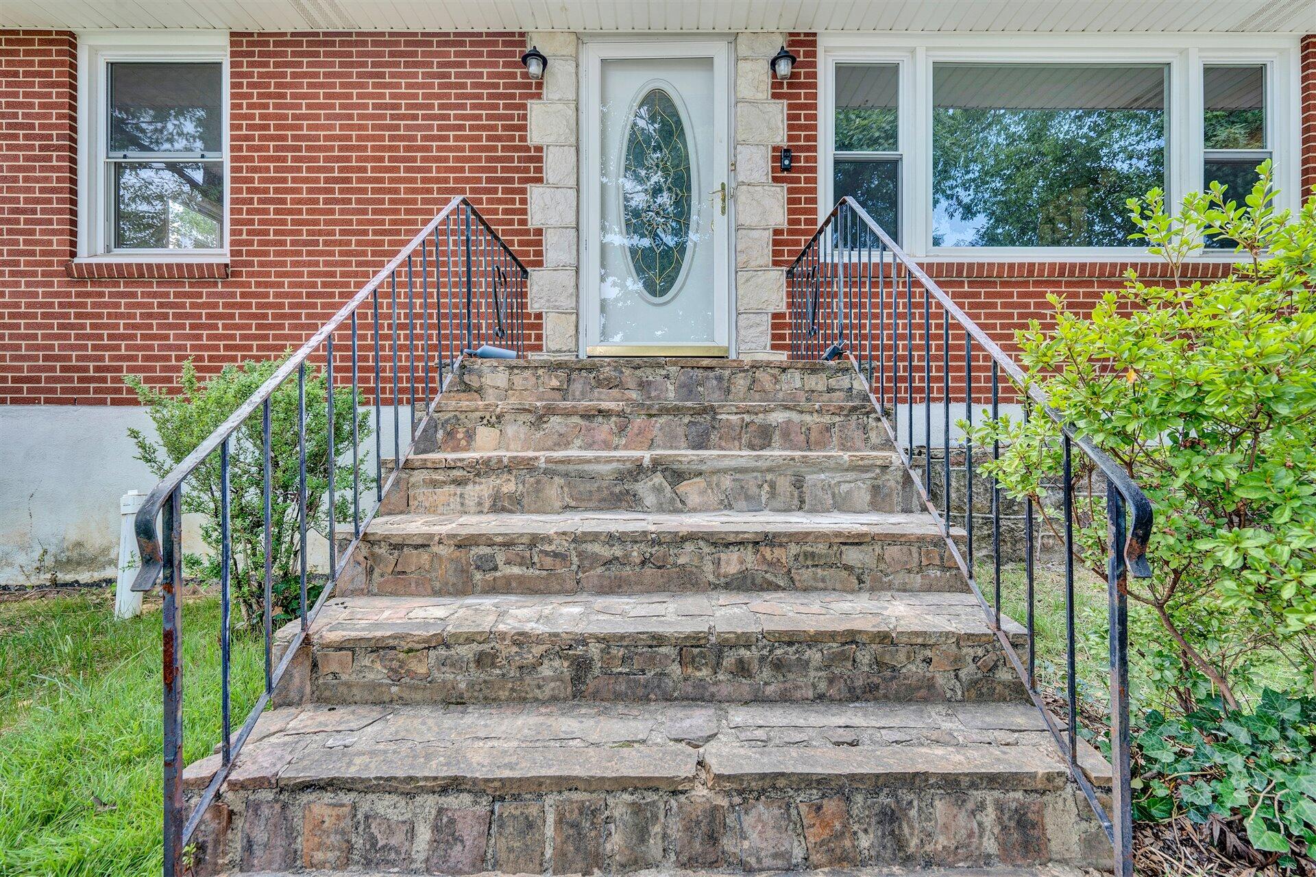 1056 Glenn Ridge Road Northwest Roanoke, VA 24017 - Photo 4 of 34 04-DSC5753