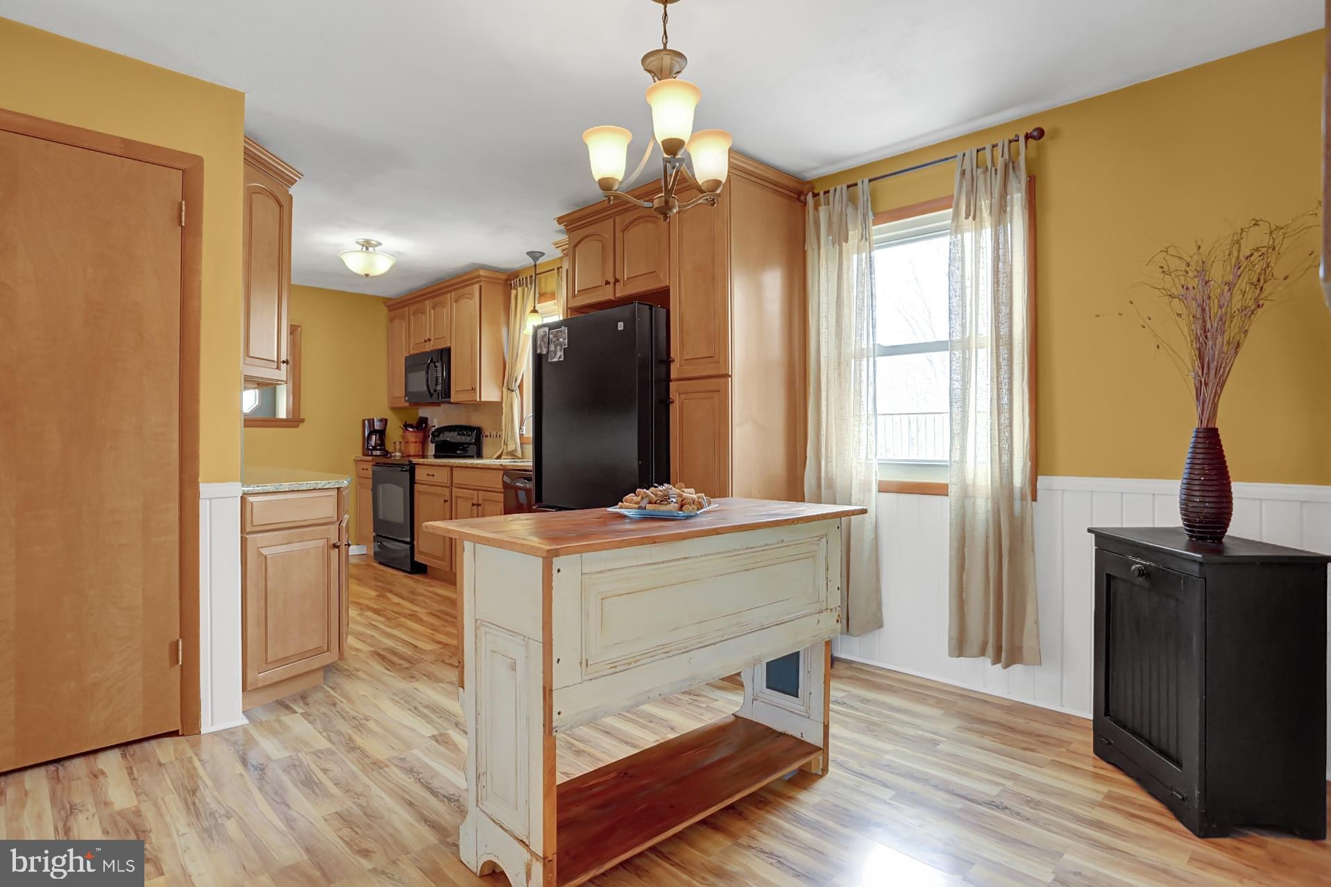 253 South View Road Fleetwood, PA 19522 - Photo 13 of 35 Island area or could be dining area.