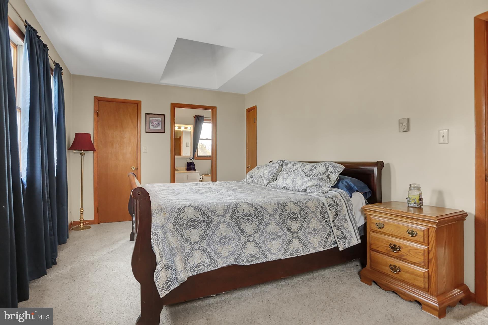253 South View Road Fleetwood, PA 19522 - Photo 19 of 35 Master BR with bath and walk-in closet, 2nd flr.