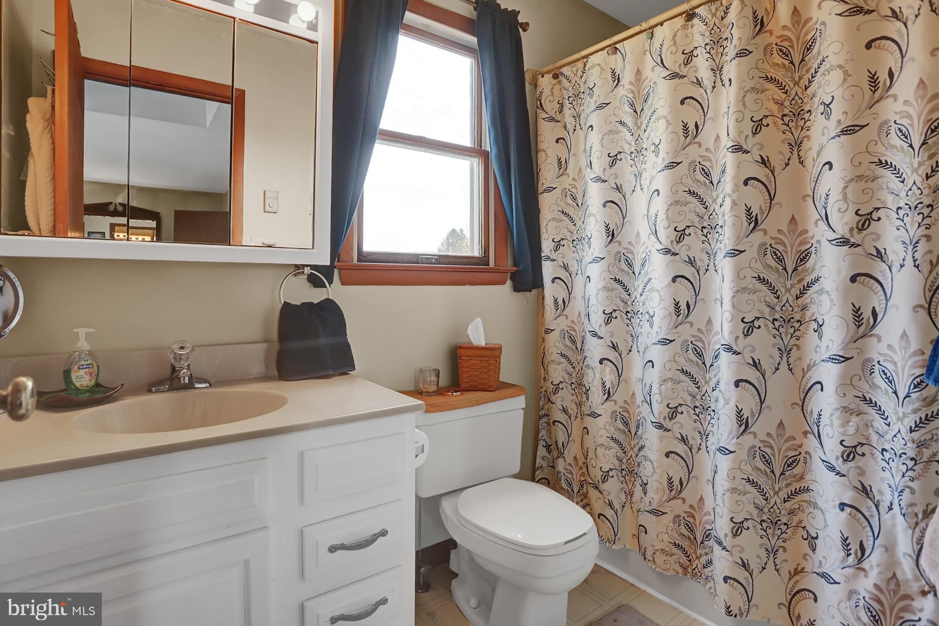 253 South View Road Fleetwood, PA 19522 - Photo 31 of 35 Master Rm. Full Bath on 2nd floor.