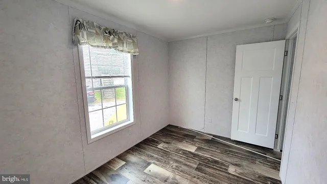 a view of empty room with window