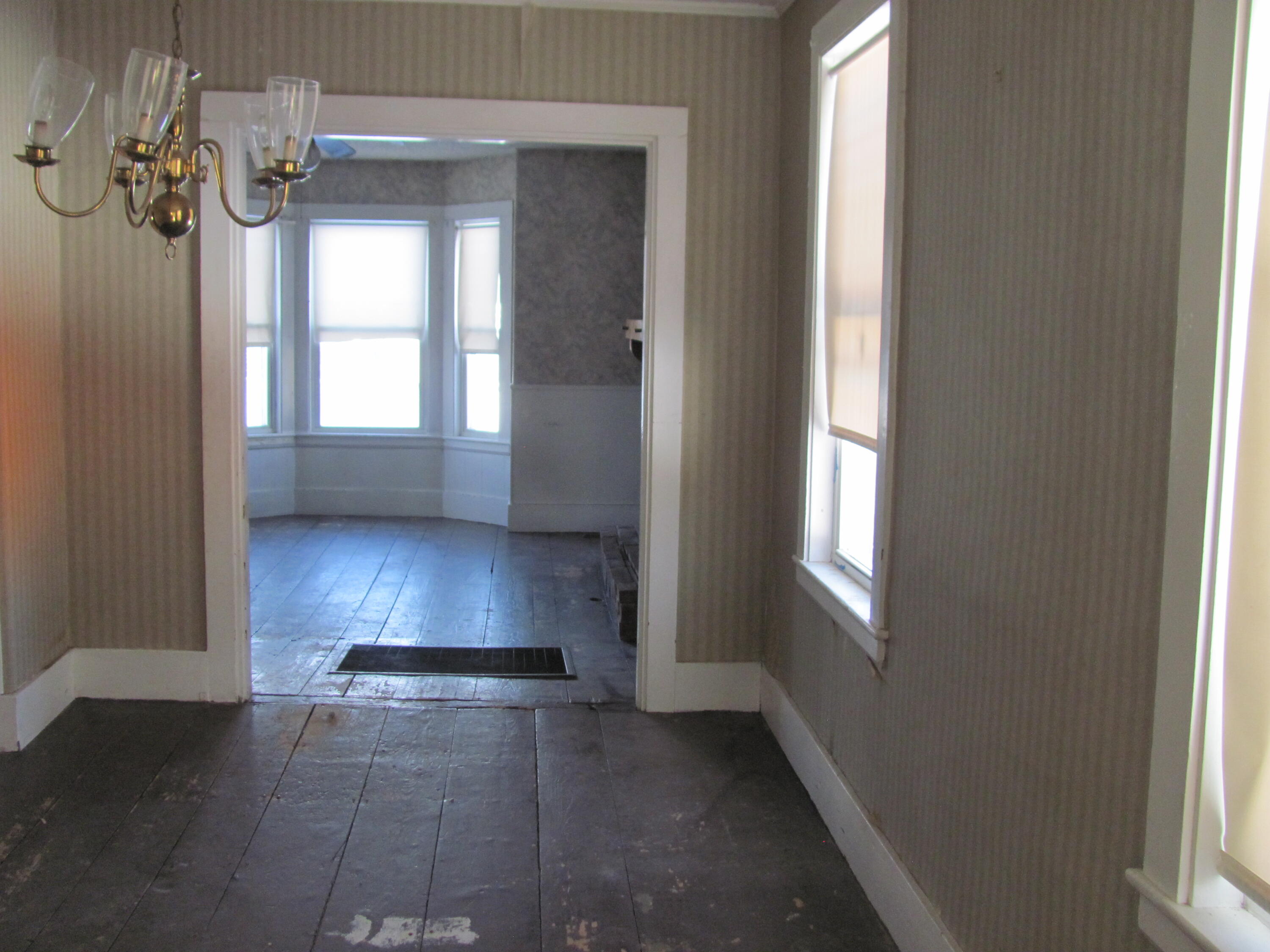 1 Hall Street Kennebunk, ME 04043 - Photo 9 of 20 Burr Estate 207