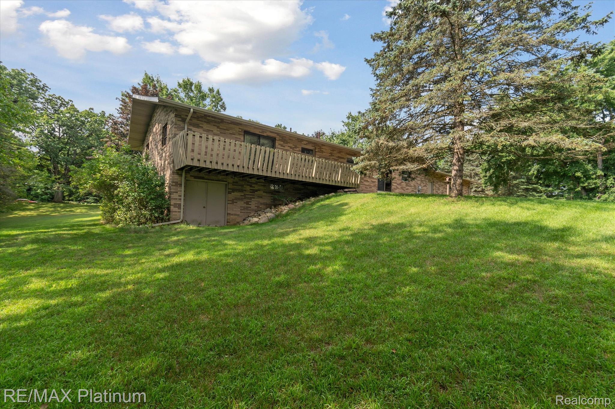 3200 Patterson Lk Road Pinckney, MI 48169 - Photo 30 of 46 40-3200-Patterson-Lake-Rd-Pinckney-MI-48169-WindowStill-54.jpg