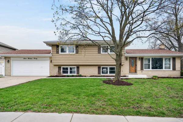$629,900 | 720 Preston Lane, Schaumburg, IL 60193