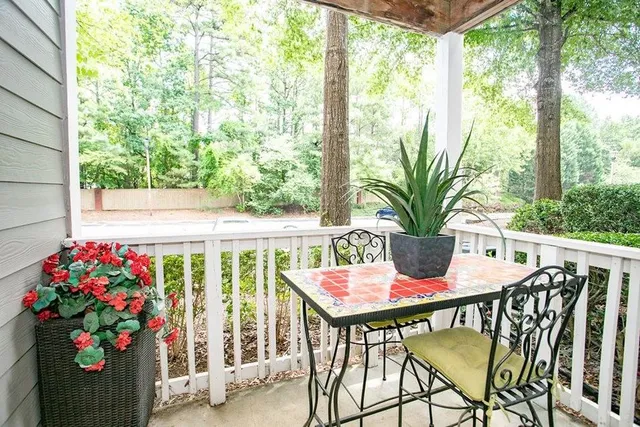 $1,653 | 100 Ashford Gables Drive, Unit 8A212, Dunwoody, GA 30338