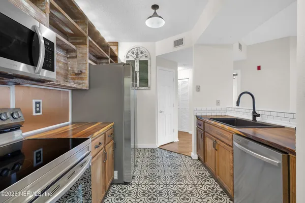 a kitchen that has a microwave and a sink