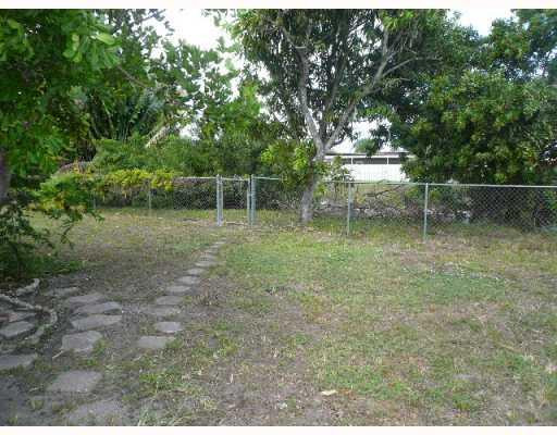 4593 Baldric Street Boca Raton, FL 33428 - Photo 6 of 7 Yard/Garden