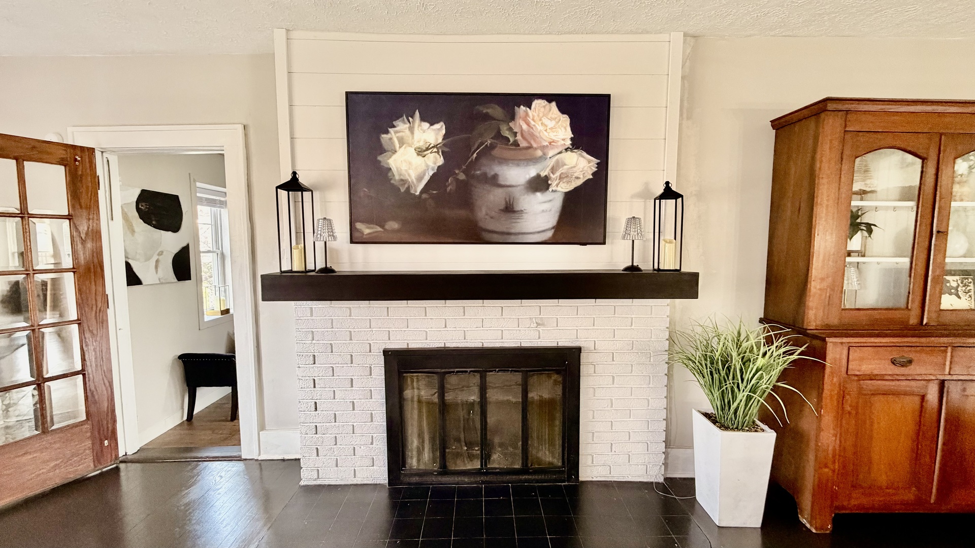 909 East 3rd Street Centralia, IL 62801 - Photo 6 of 25 a living room with furniture and a fireplace