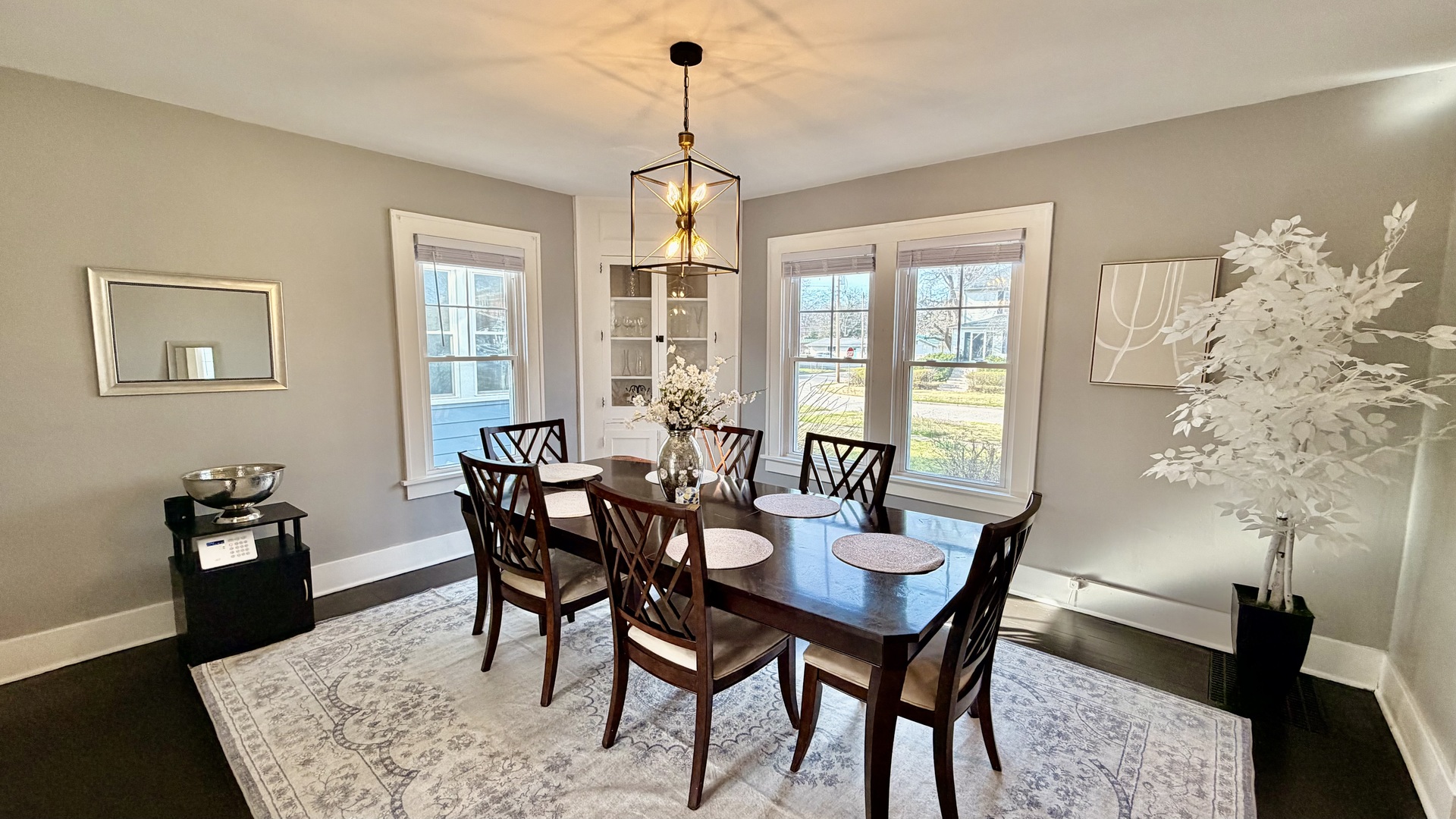 909 East 3rd Street Centralia, IL 62801 - Photo 8 of 25 a view of a dining room with furniture window and wooden floor