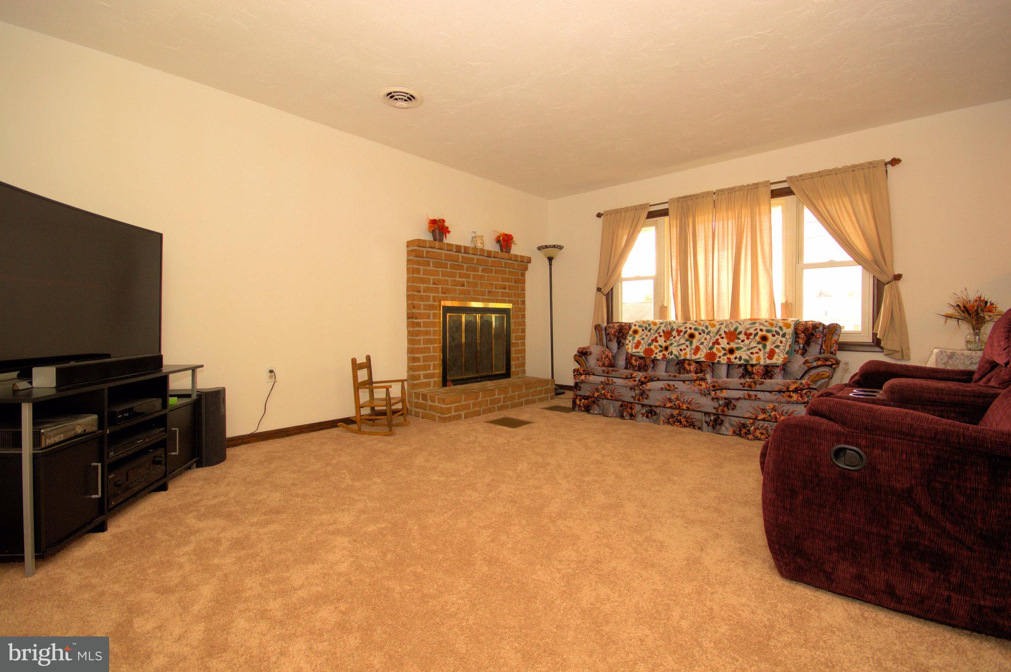 517 Diller Road Hanover, PA 17331 - Photo 4 of 21 Living Room
