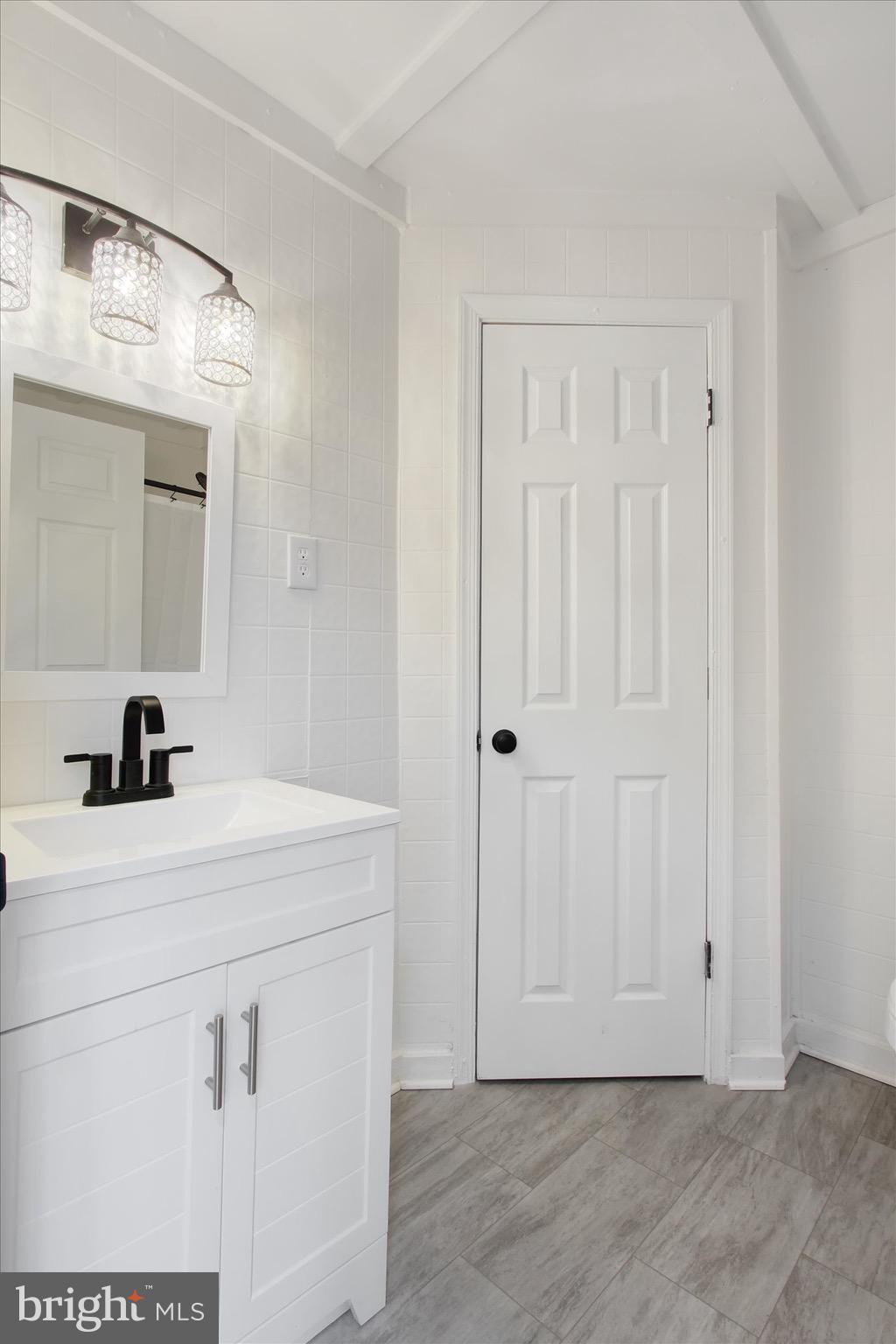 2515 Mummasburg Road Gettysburg, PA 17325 - Photo 14 of 22 a bathroom with a sink vanity and a mirror