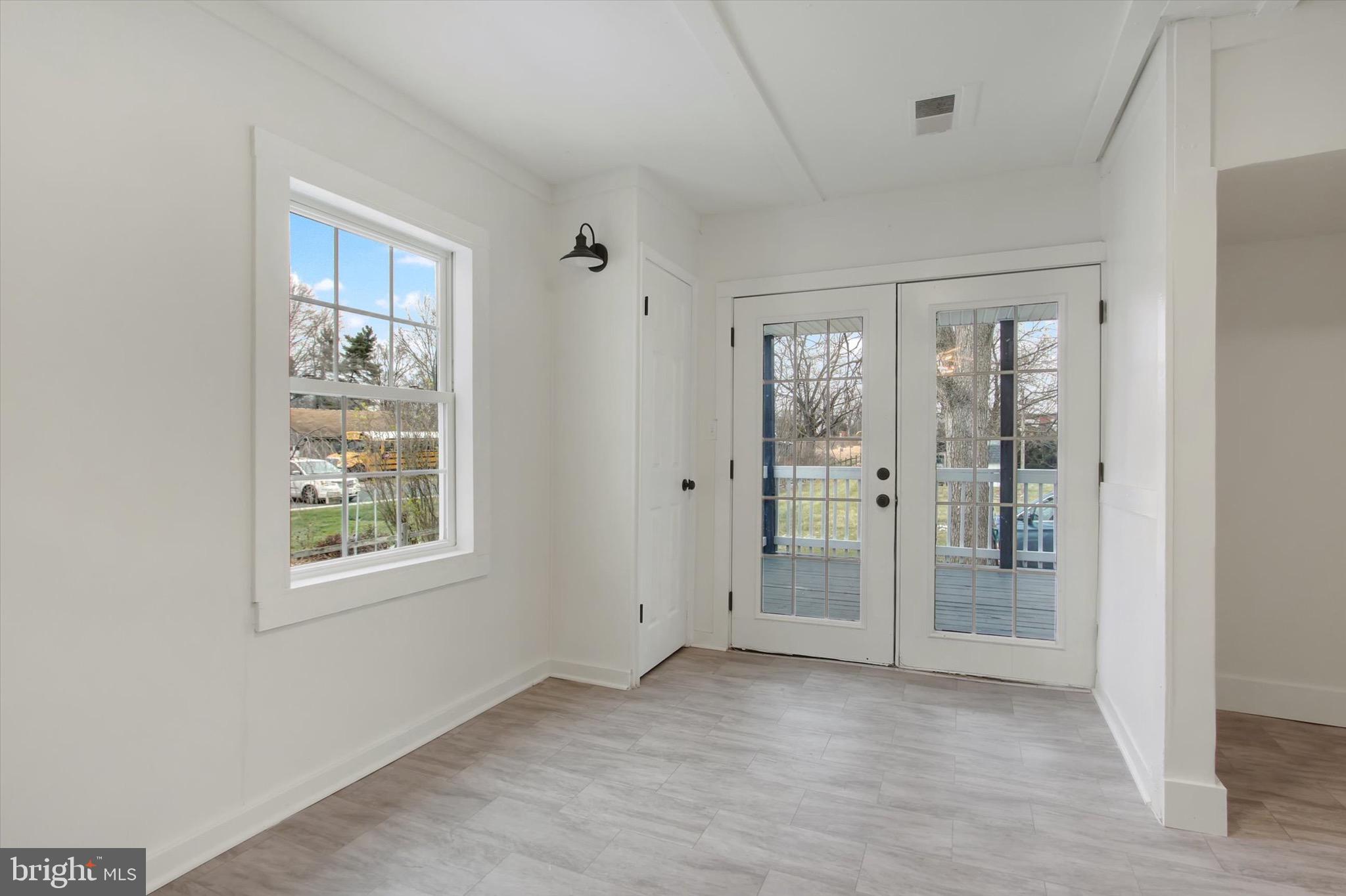 2515 Mummasburg Road Gettysburg, PA 17325 - Photo 10 of 22 an empty room with windows and closet