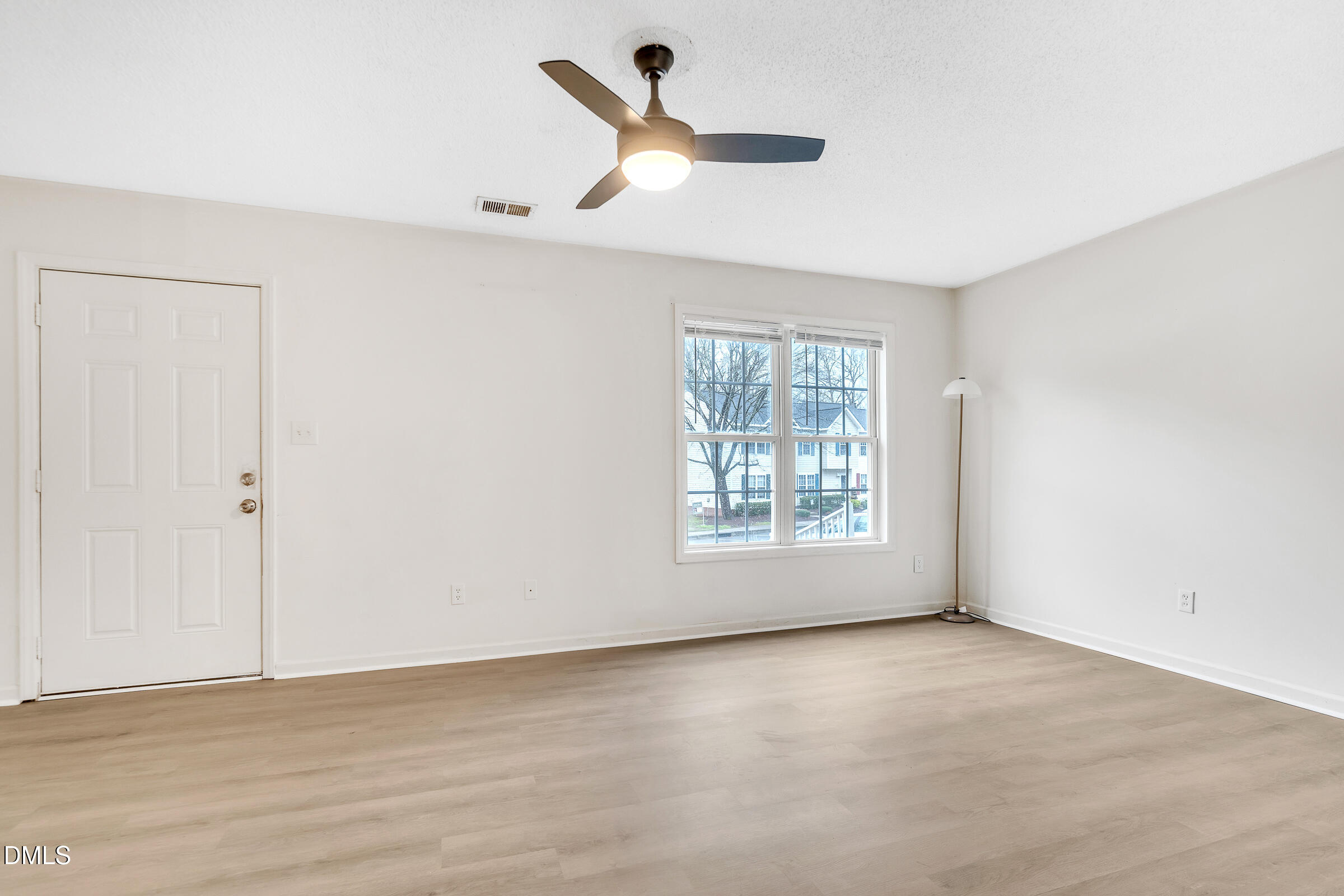 2232 Violet Bluff Court Raleigh, NC 27610 - Photo 5 of 19 DSC03457