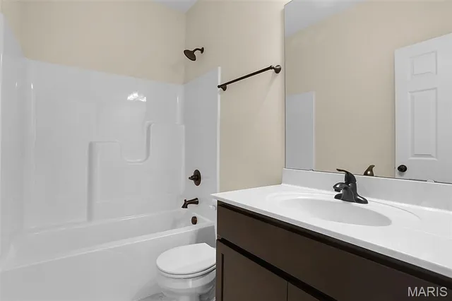 $345,000 | 2320 Hank's Close, Unit 176 STB, Washington, MO 63090