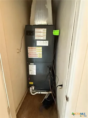 a view of entryway with a window