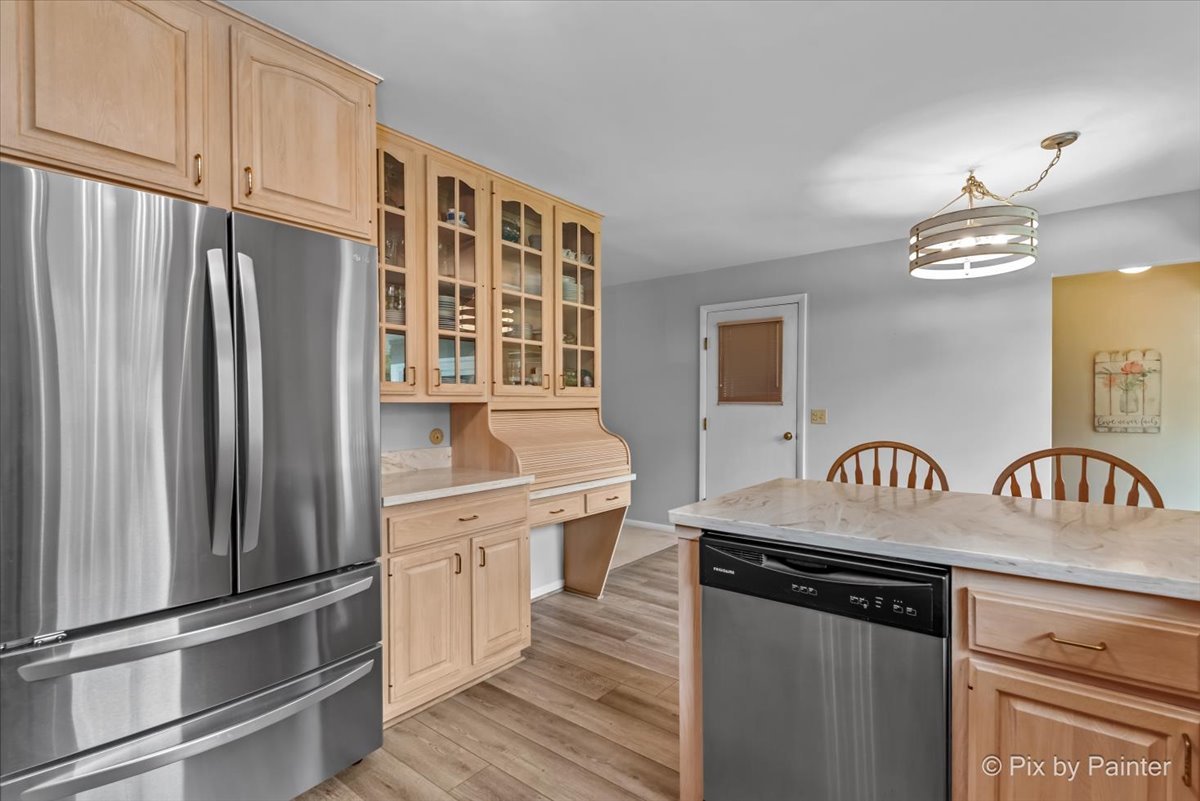 425 Summit Street Algonquin, IL 60102 - Photo 11 of 43 a kitchen with stainless steel appliances granite countertop a stove and a refrigerator