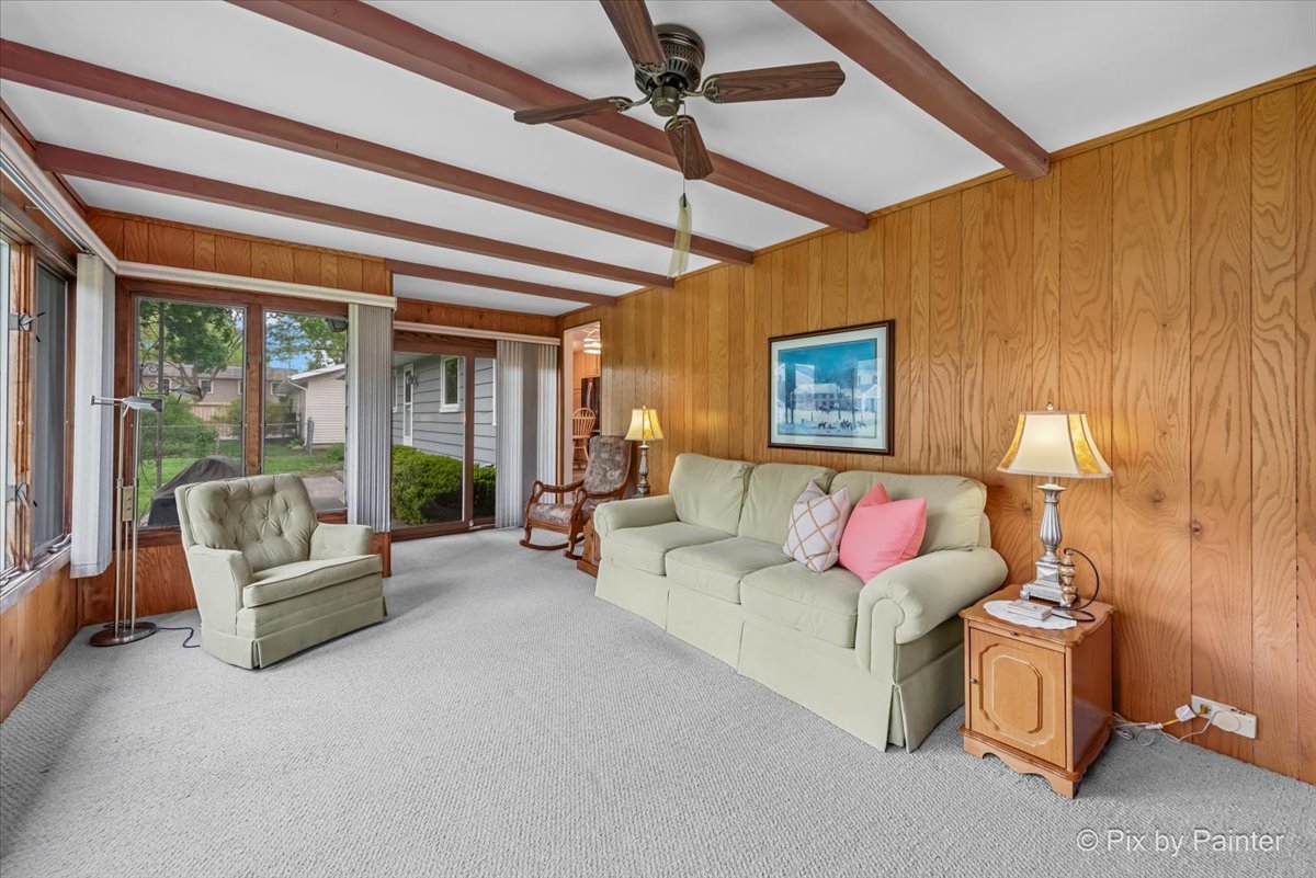 425 Summit Street Algonquin, IL 60102 - Photo 14 of 43 a living room with furniture and a large window