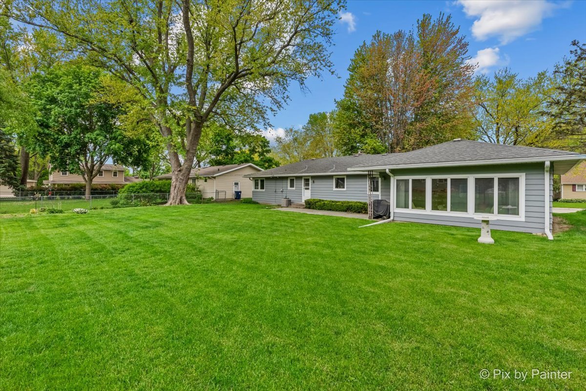425 Summit Street Algonquin, IL 60102 - Photo 29 of 43 a front view of a house with a garden