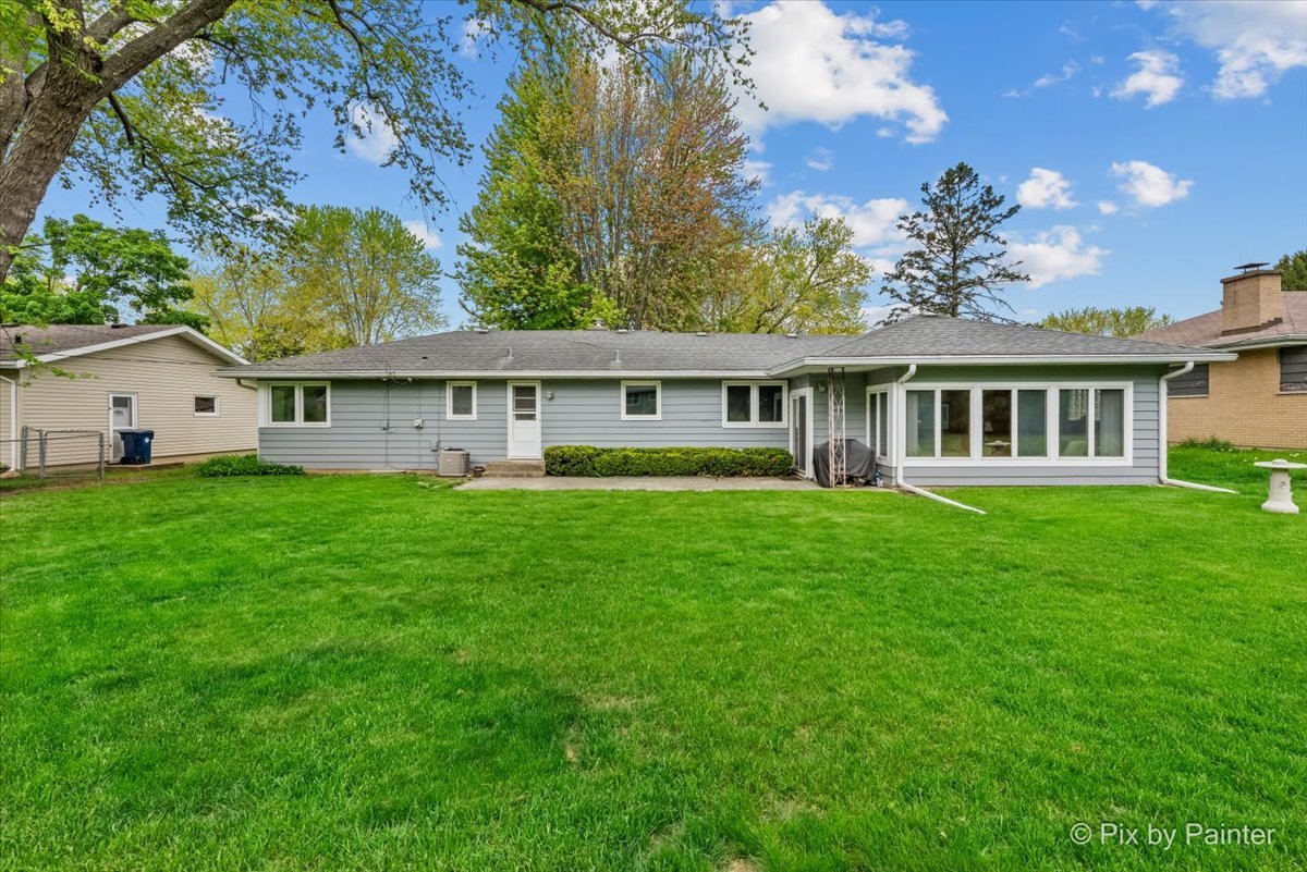 425 Summit Street Algonquin, IL 60102 - Photo 30 of 43 a view of a house with a big yard