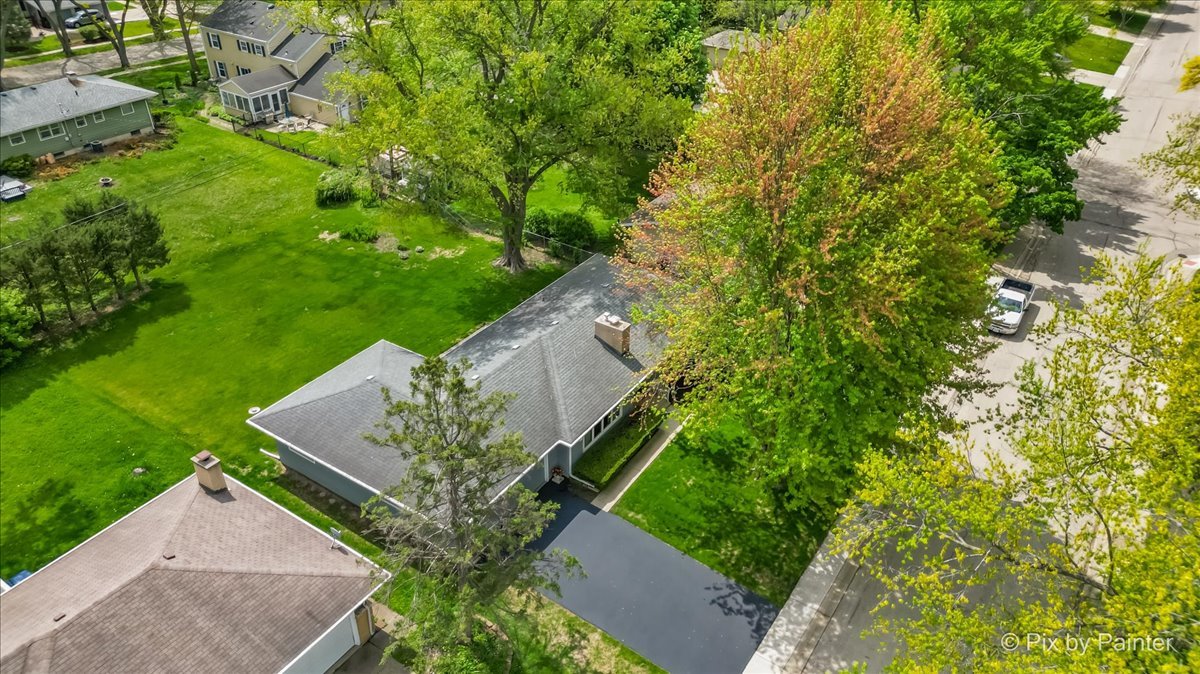 425 Summit Street Algonquin, IL 60102 - Photo 36 of 43 a view of a garden with an outdoor space