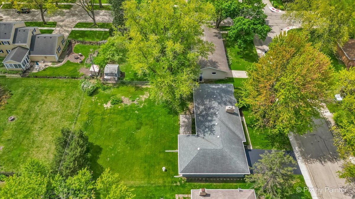 425 Summit Street Algonquin, IL 60102 - Photo 39 of 43 an aerial view of residential house with outdoor space and trees all around