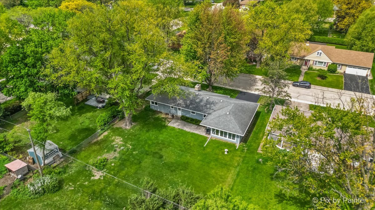 425 Summit Street Algonquin, IL 60102 - Photo 43 of 43 a view of a garden with an outdoor space