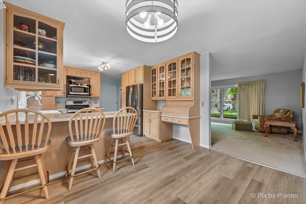 425 Summit Street Algonquin, IL 60102 - Photo 8 of 43 a view of a livingroom with furniture a fireplace