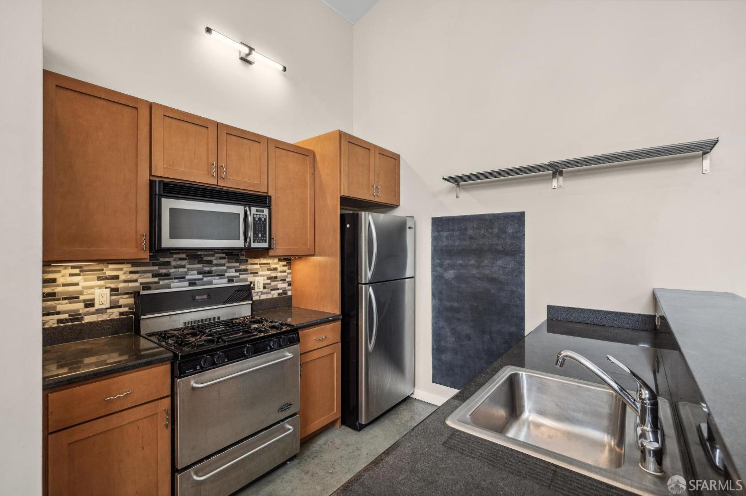 675 8th Street, Unit 14 Oakland, CA 94607 - Photo 4 of 28