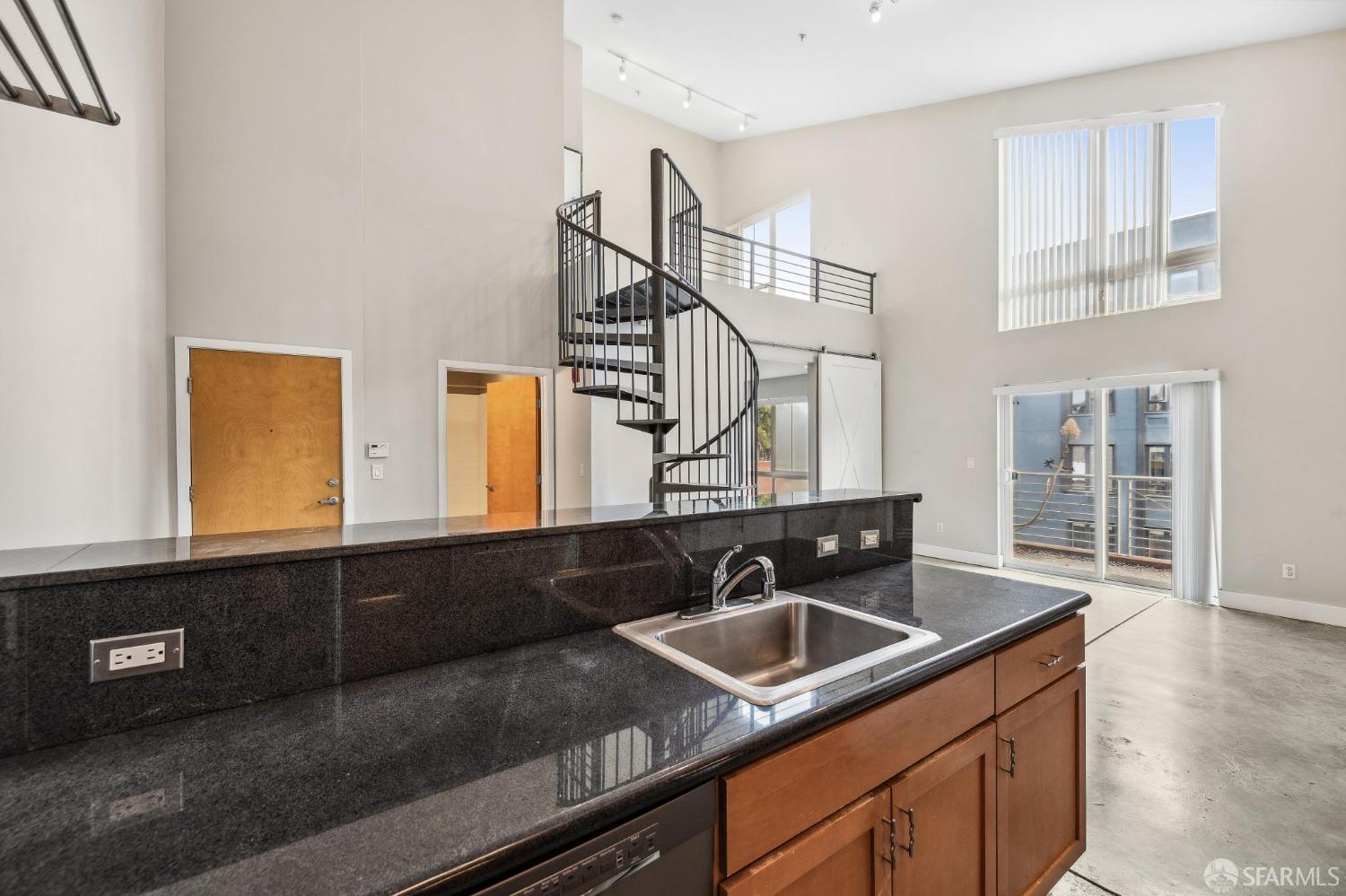 675 8th Street, Unit 14 Oakland, CA 94607 - Photo 6 of 28