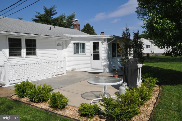 4217 Mispillion Road Nottingham, MD 21236 - Photo 3 of 40 Private rear yard with patio
