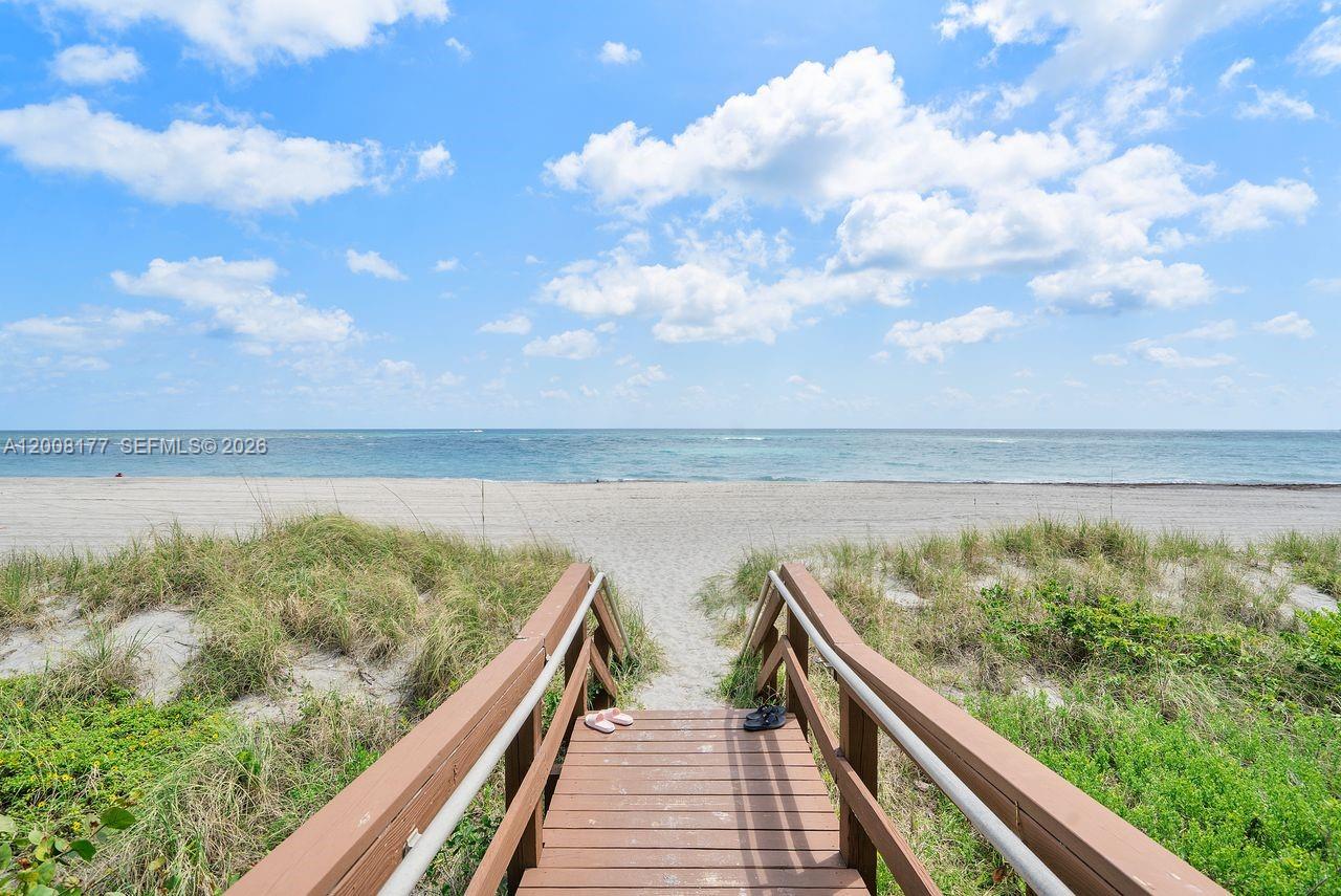 400 Ocean Trail Way, Unit 302 Jupiter, FL 33477 - Photo 29 of 29 a view of mountain from a balcony