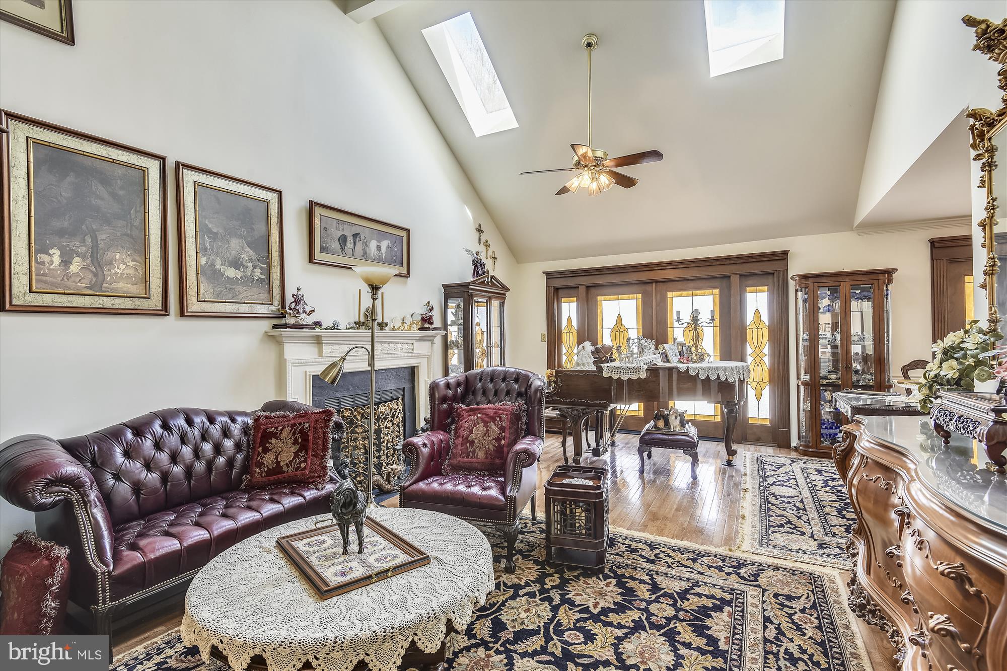 4572 Shetland Green Road Alexandria, VA 22312 - Photo 13 of 43 27' Living Room, vaulted ceilings