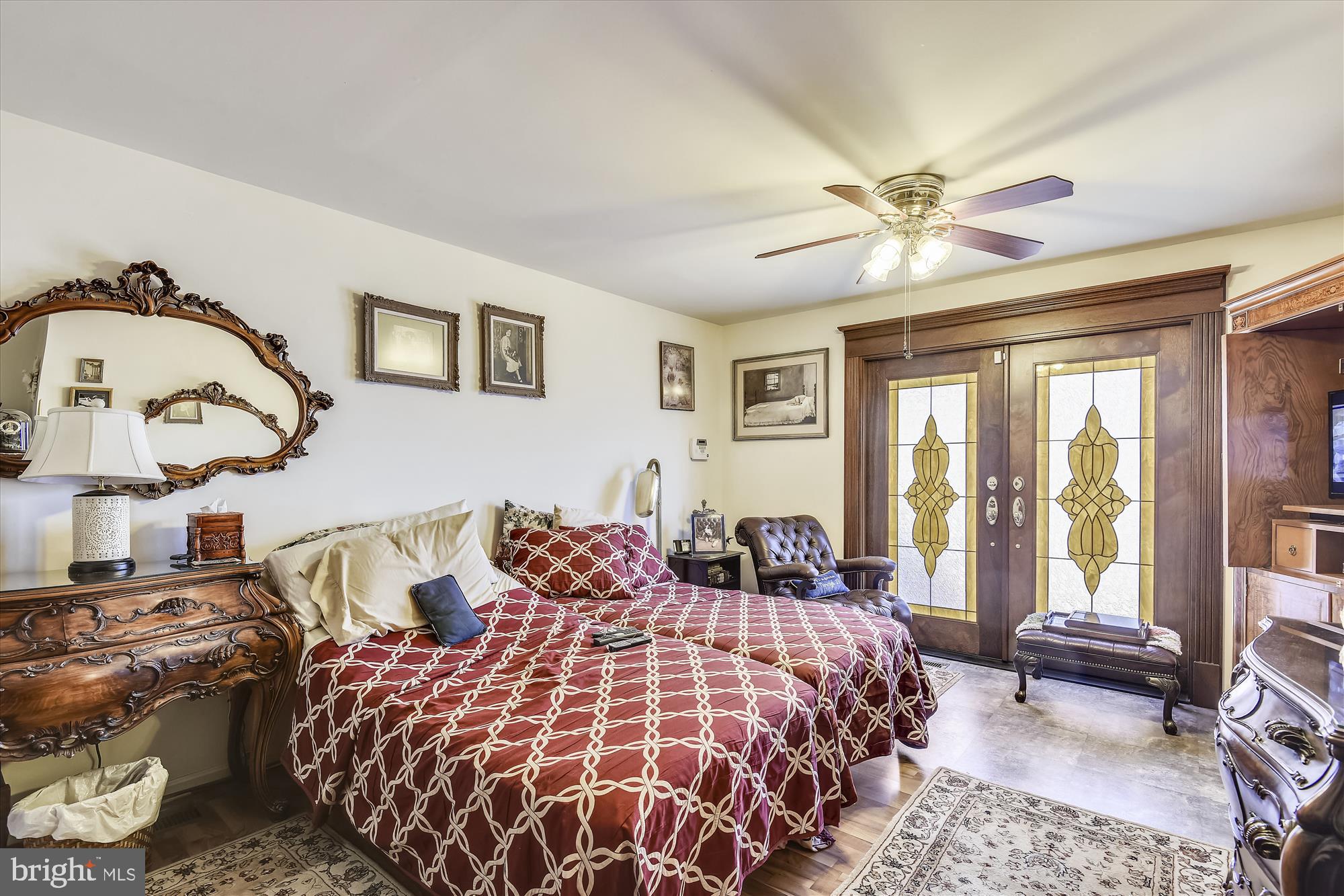 4572 Shetland Green Road Alexandria, VA 22312 - Photo 17 of 43 Main level Master Suite