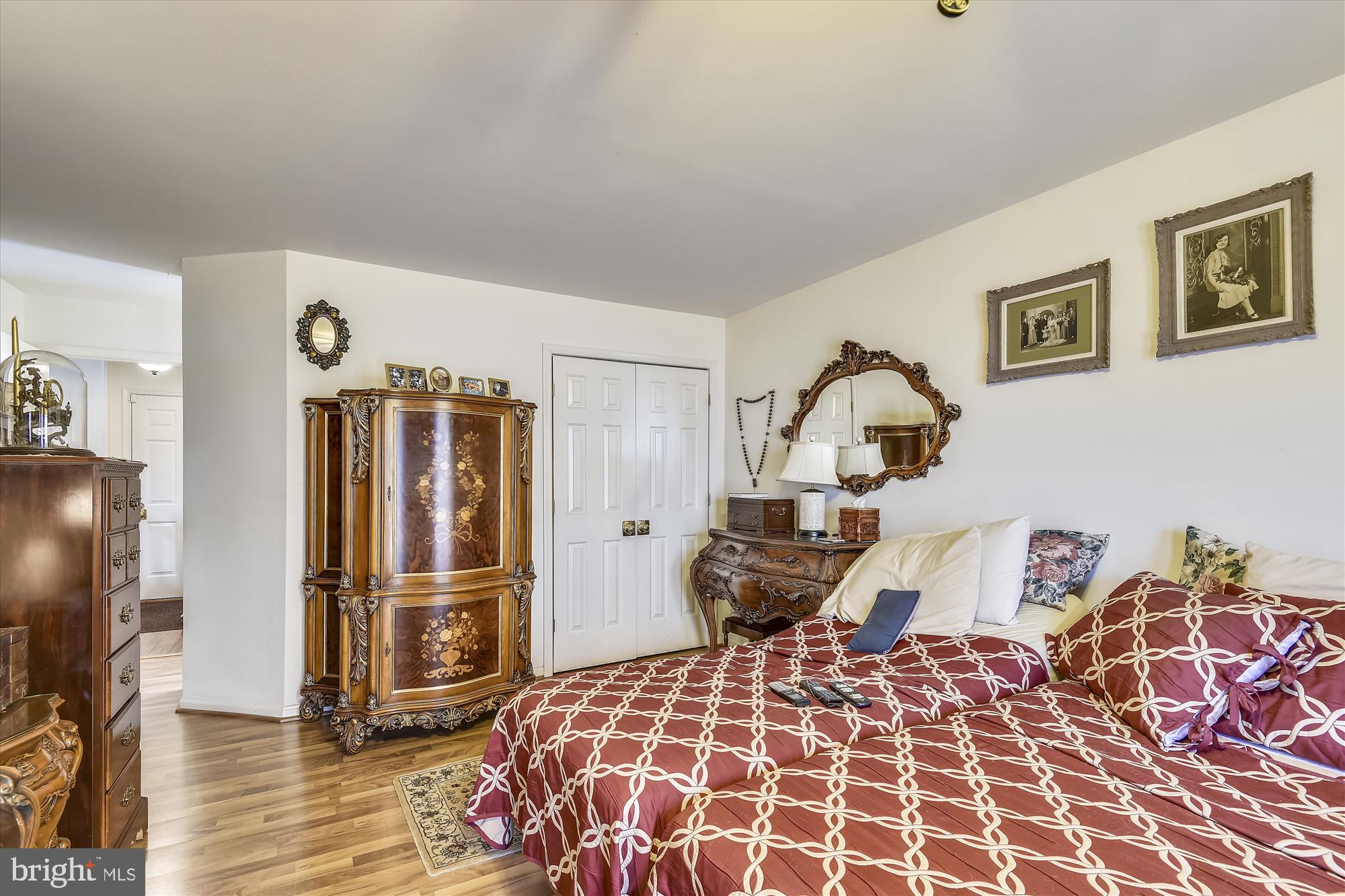 4572 Shetland Green Road Alexandria, VA 22312 - Photo 19 of 43 Main Level Master Suite