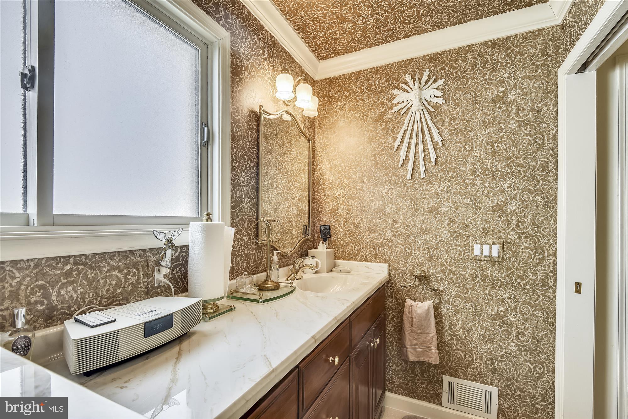 4572 Shetland Green Road Alexandria, VA 22312 - Photo 20 of 43 Main Level Master Bath