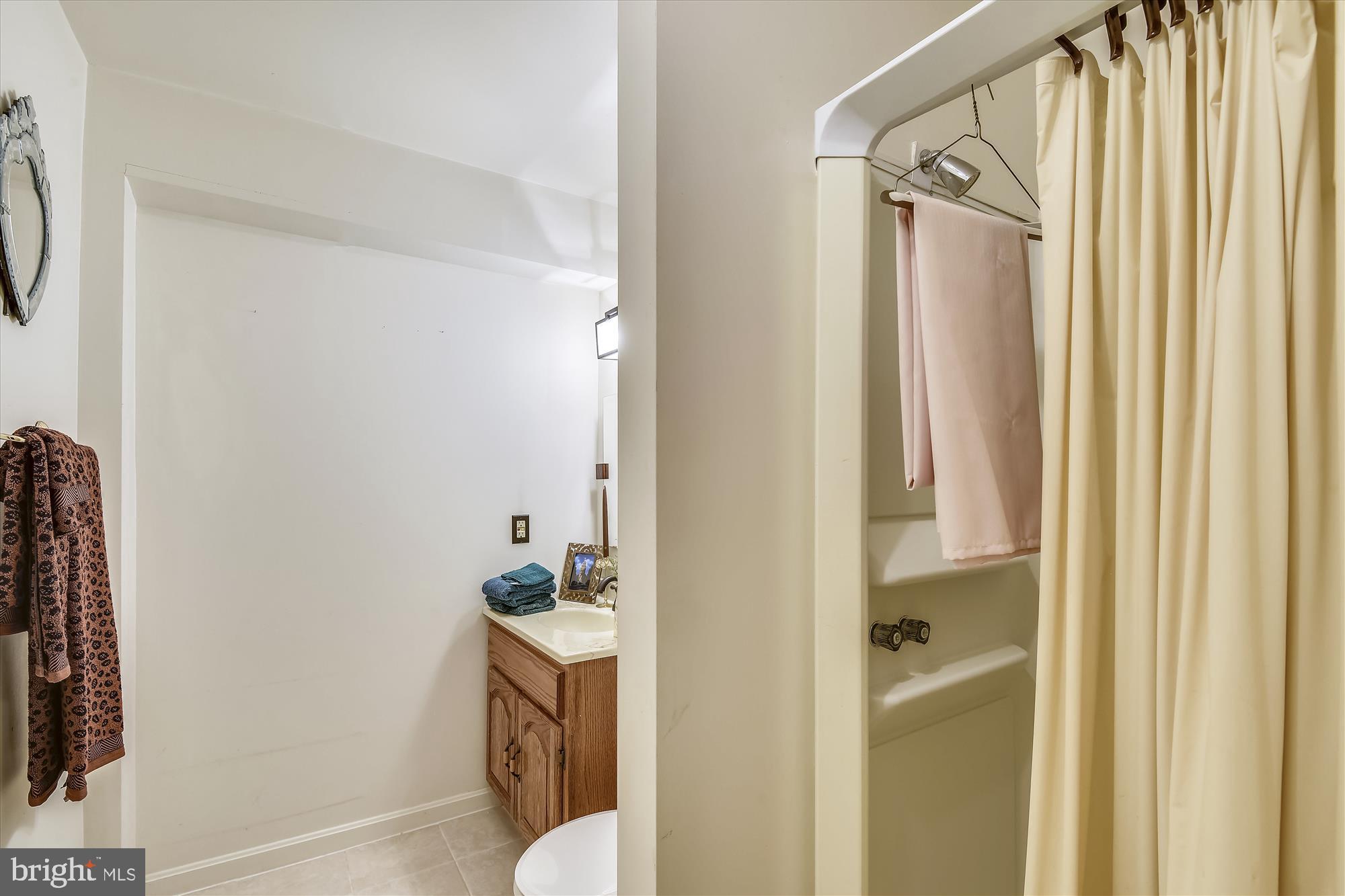 4572 Shetland Green Road Alexandria, VA 22312 - Photo 30 of 43 Lower Level has 4th Full Bath!