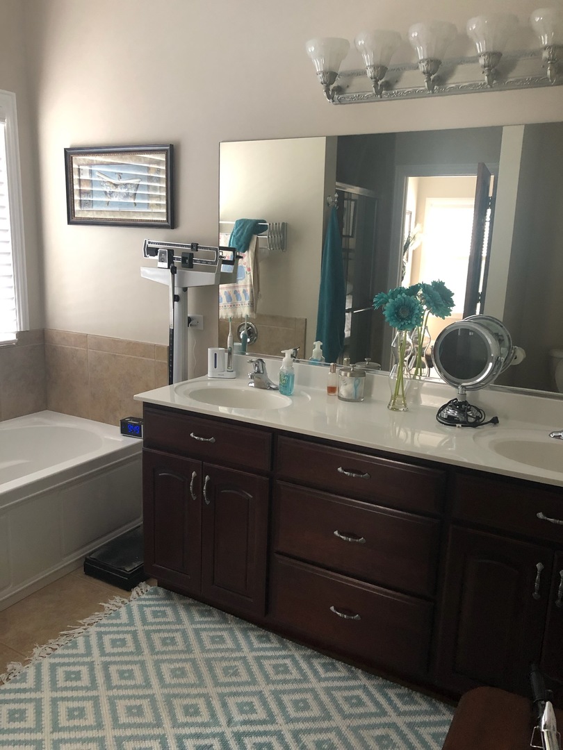 18591 Ridge Lane Marengo, IL 60152 - Photo 8 of 20 a bathroom with a double vanity sink mirror and bathtub