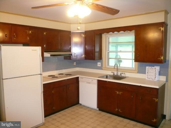 1105 Green Acre Road Towson, MD 21286 - Photo 18 of 22 Kitchen