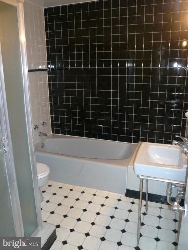 1105 Green Acre Road Towson, MD 21286 - Photo 20 of 22 Bath (Master)