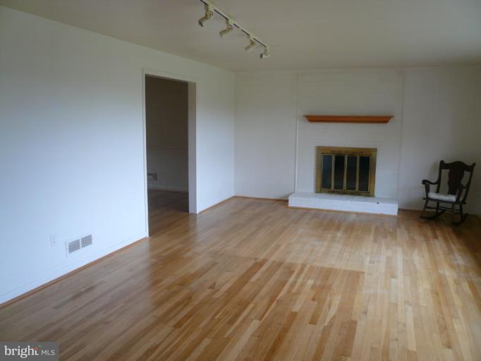 1105 Green Acre Road Towson, MD 21286 - Photo 5 of 22 Living Room