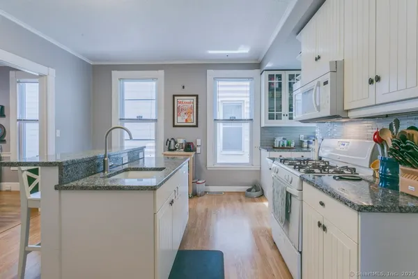 $2,895 | 28 Edwards Street, Unit 1, New Haven, CT 06511