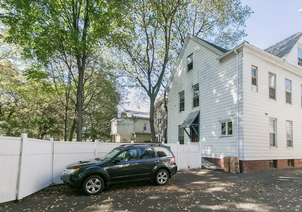 $2,895 | 28 Edwards Street, Unit 1, New Haven, CT 06511