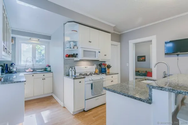 $2,895 | 28 Edwards Street, Unit 1, New Haven, CT 06511