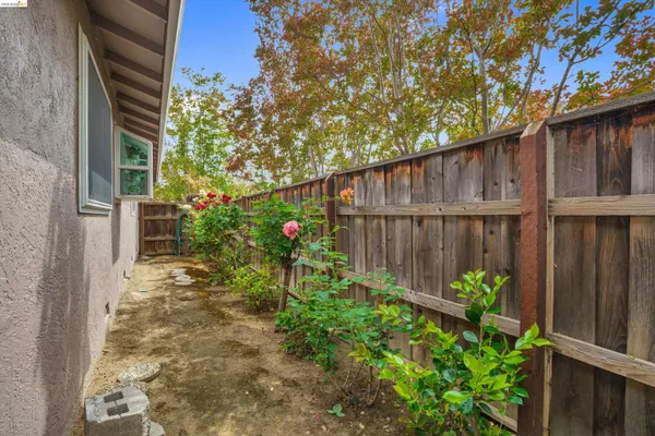 $844,000 | 5001 St Garrett Court, Concord, CA 94521