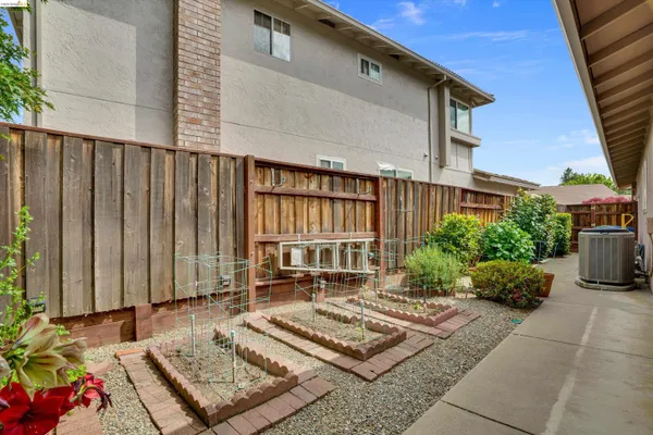 $844,000 | 5001 St Garrett Court, Concord, CA 94521